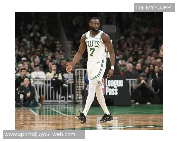 轻松发挥杰伦布朗13投6中轻松斩获21分1篮板展现实力 轻松发挥杰伦布朗13投6中轻松斩获21分1篮板展现实力